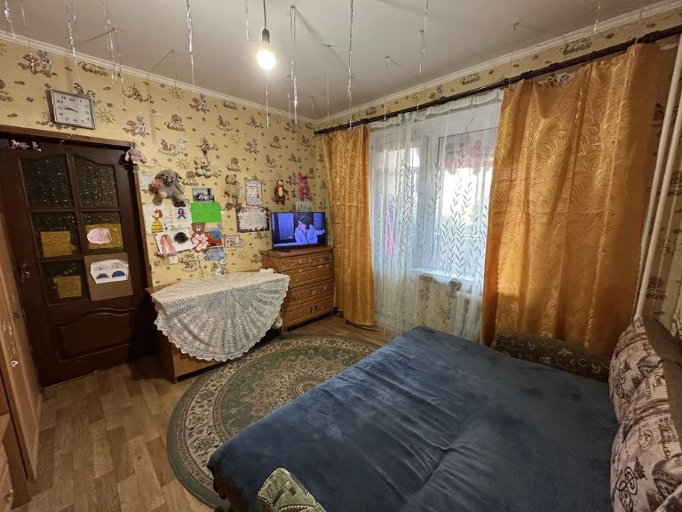 3-х кімнатна квартира з коморою на поверсі