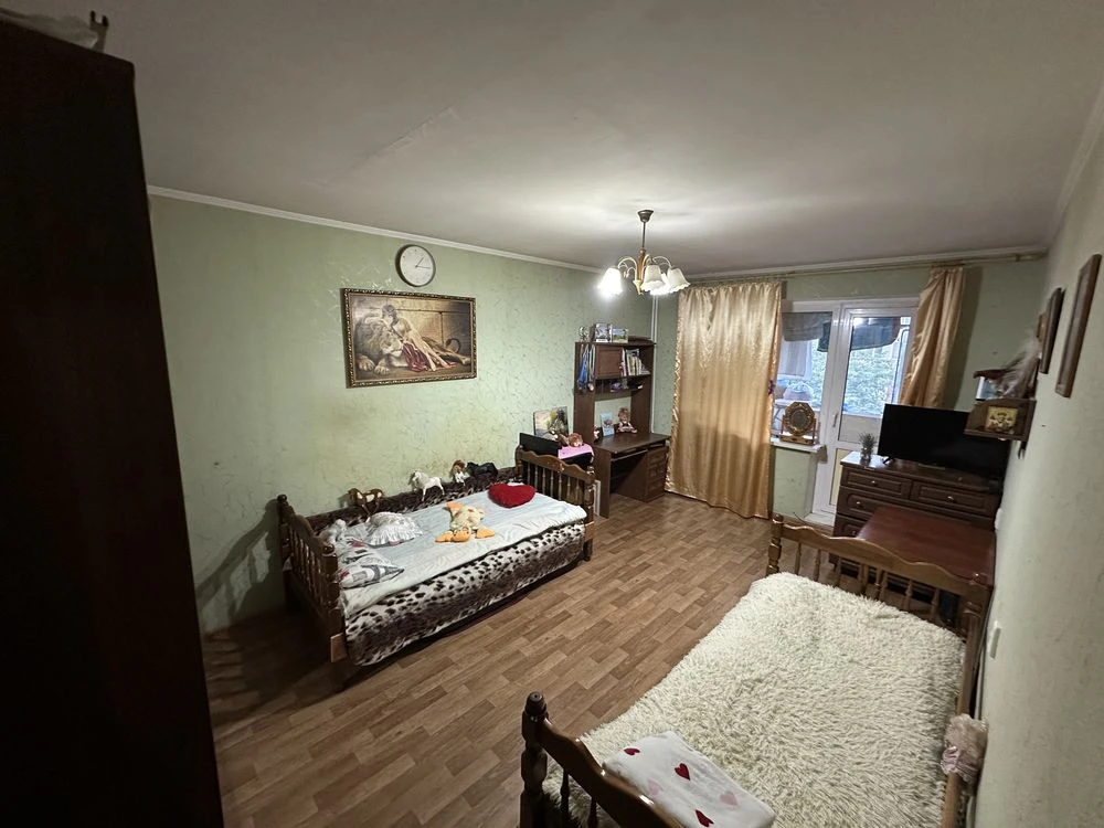 3-bedroom apartment with a storage room on the floor