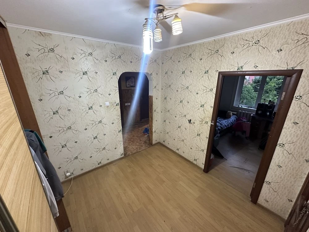 3-bedroom apartment with a storage room on the floor