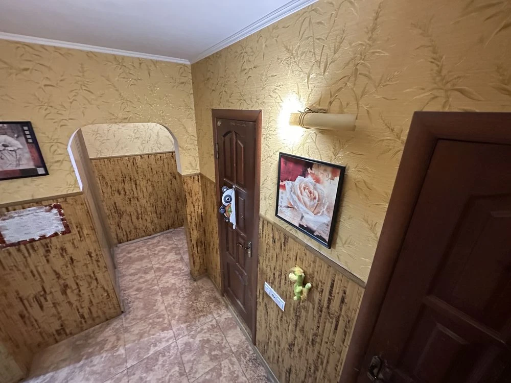 3-bedroom apartment with a storage room on the floor