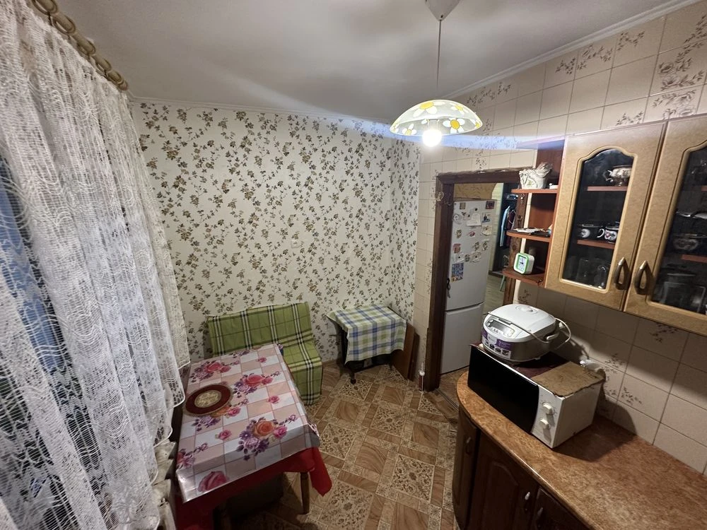 3-bedroom apartment with a storage room on the floor