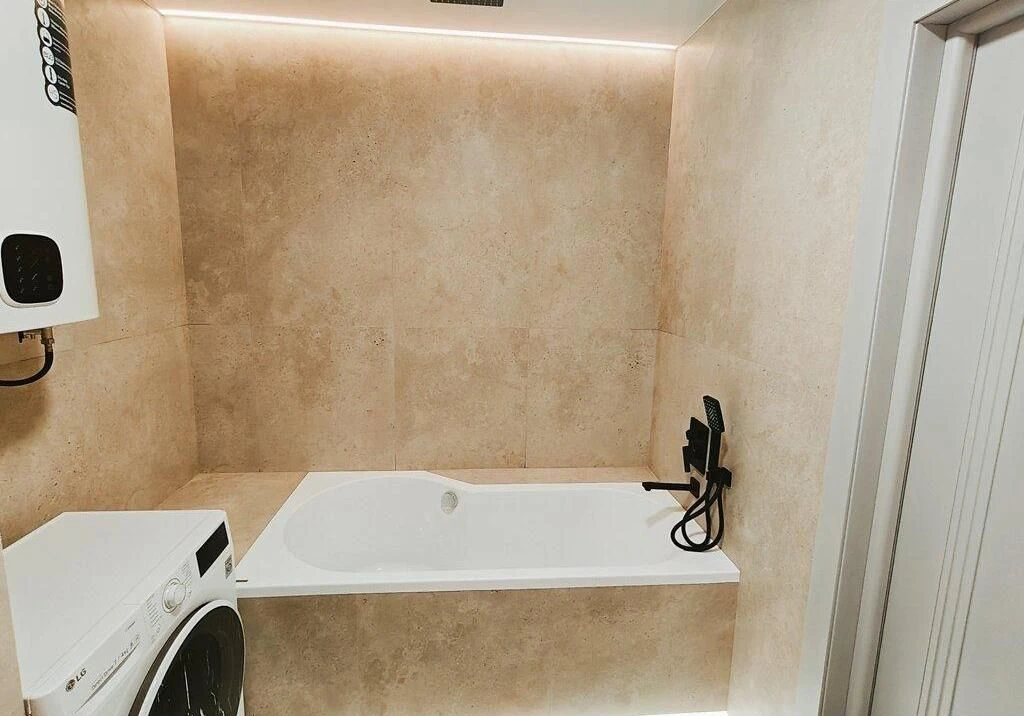 Sale of 2-room apartment with renovation in the Atlant residential complex in Brova.