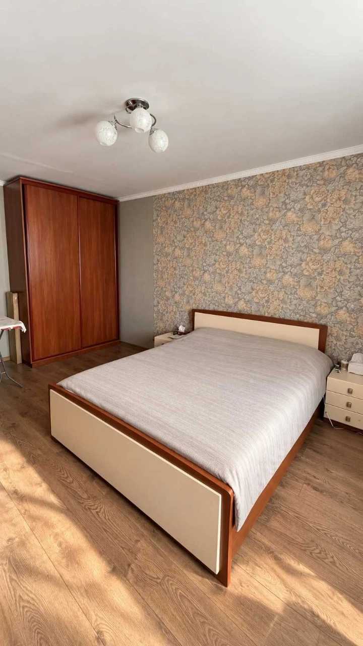 Sale of a 3-bedroom apartment. BROVAR, Yaroslav Mudroho 28
