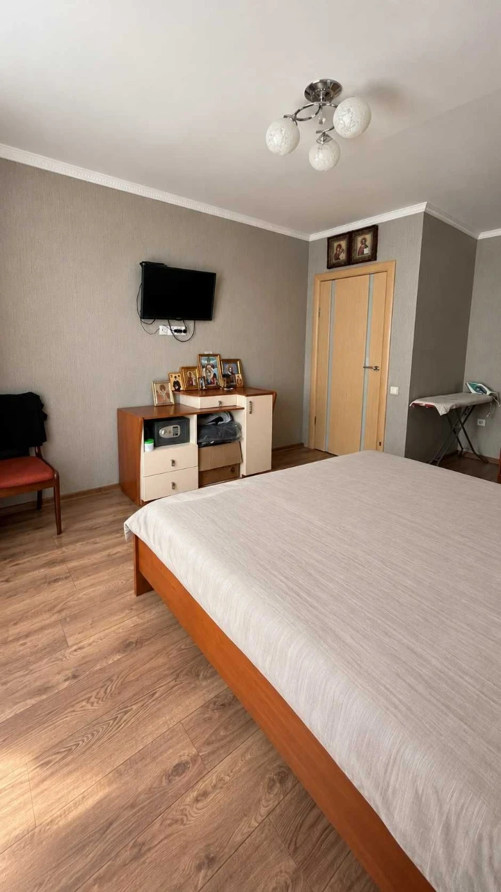 Sale of a 3-bedroom apartment. BROVAR, Yaroslav Mudroho 28