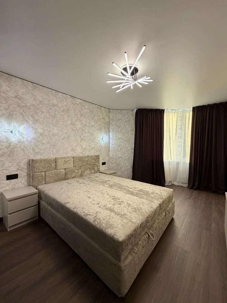 Продається велика 1-кімнатна квартира (євро) в ЖК АТЛАНТ, Сім