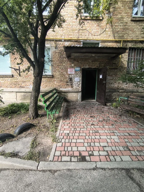 Продається 2-кімнатна квартира на 2 поверсі в м. Бровари біля парку «Приозерний»