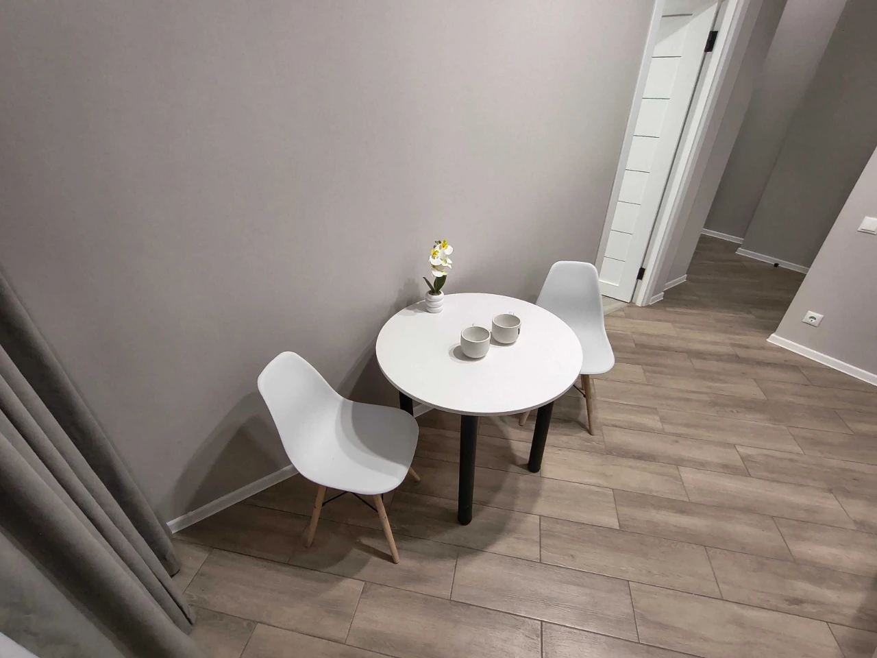 QUALITY RENOVATION! Full Ausstattung! 1-room apartment in the complex