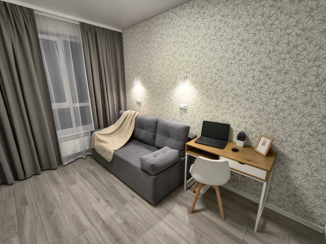 QUALITY RENOVATION! Full Ausstattung! 1-room apartment in the complex