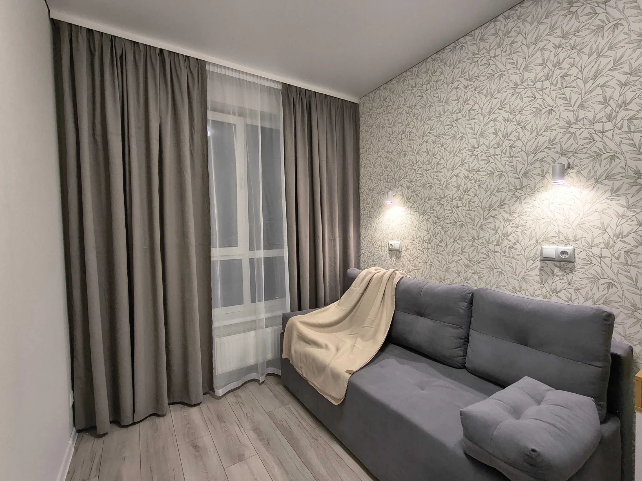 QUALITY RENOVATION! Full Ausstattung! 1-room apartment in the complex