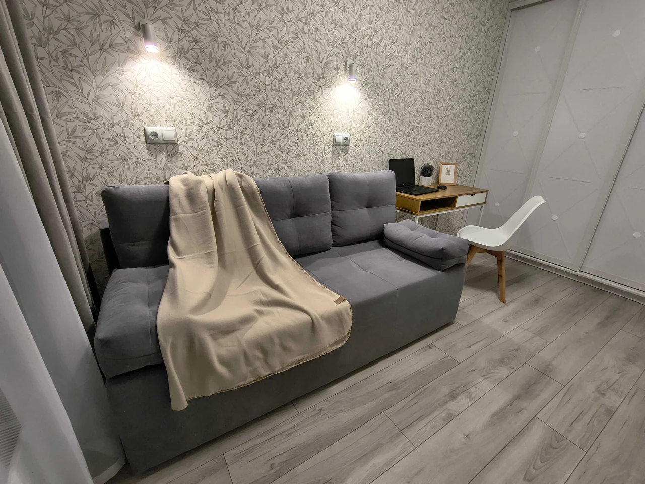 QUALITY RENOVATION! Full Ausstattung! 1-room apartment in the complex