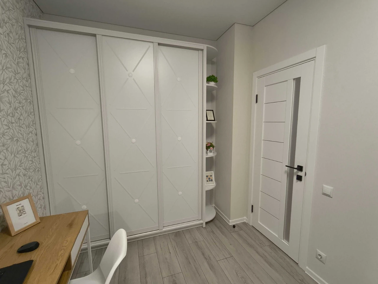 QUALITY RENOVATION! Full Ausstattung! 1-room apartment in the complex