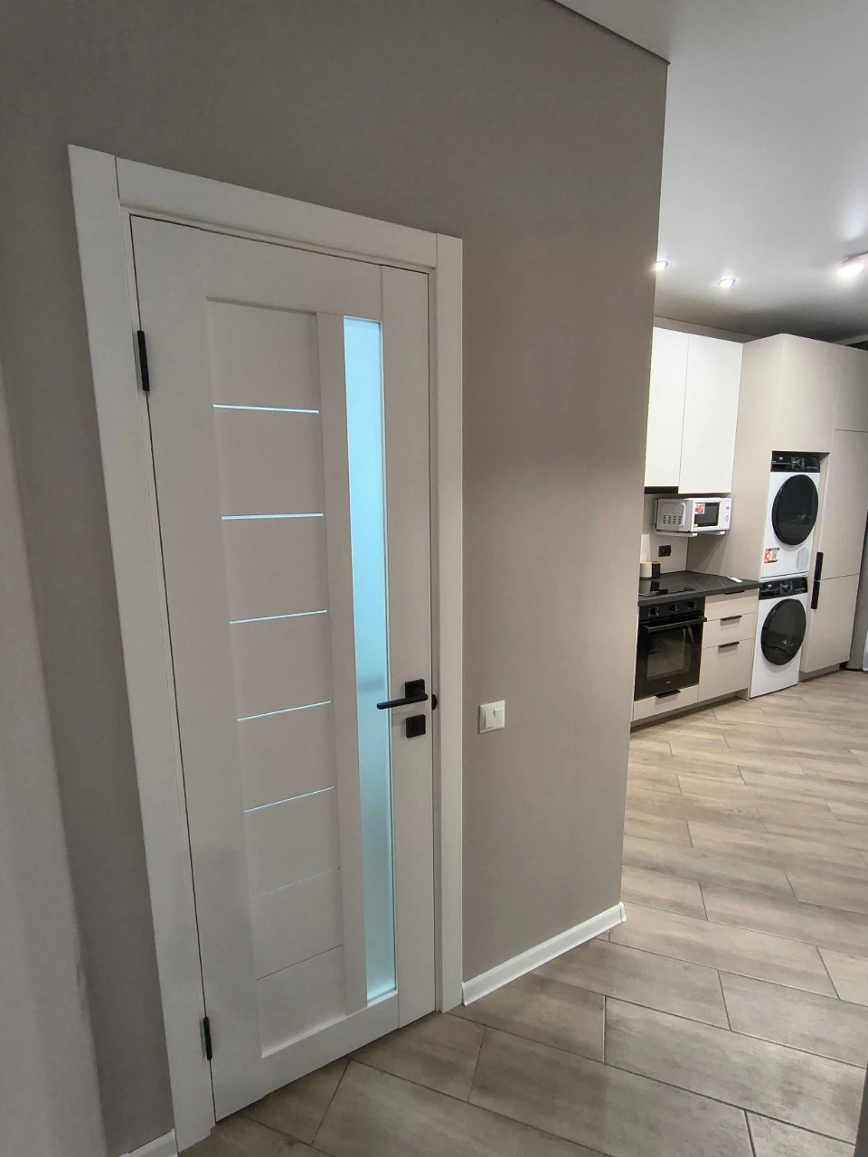 QUALITY RENOVATION! Full Ausstattung! 1-room apartment in the complex
