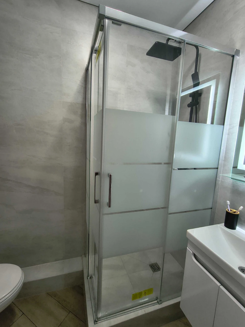 QUALITY RENOVATION! Full Ausstattung! 1-room apartment in the complex