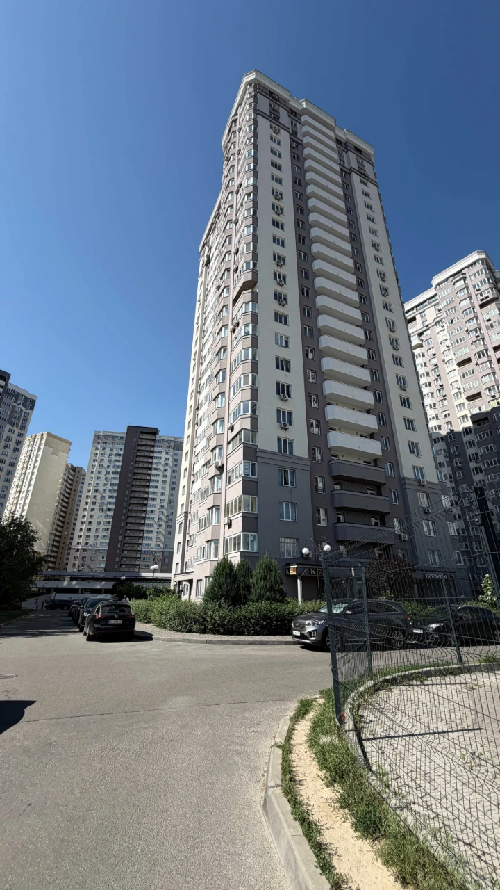 2к квартира 57 метрів в Броварах лісовий квартал 249 будинок