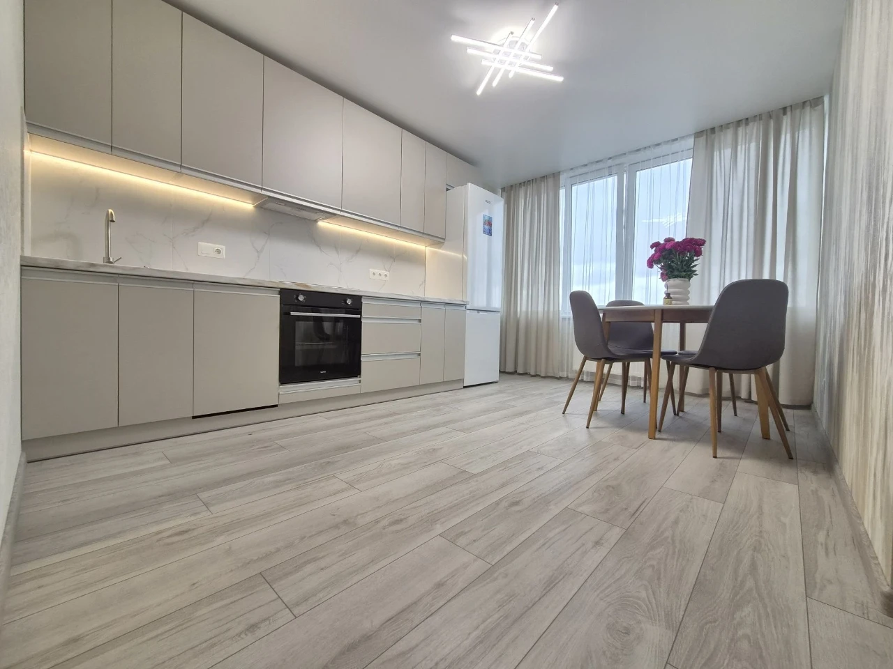 Apartment for sale in Atlant complex, Petlury 28A