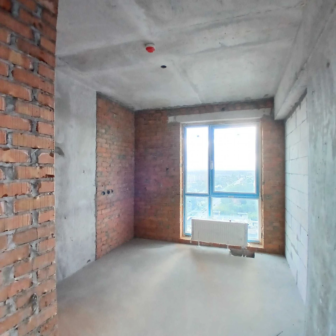 "Madison Gardens" - Spacious 2-bedroom apartment with a great view for sale