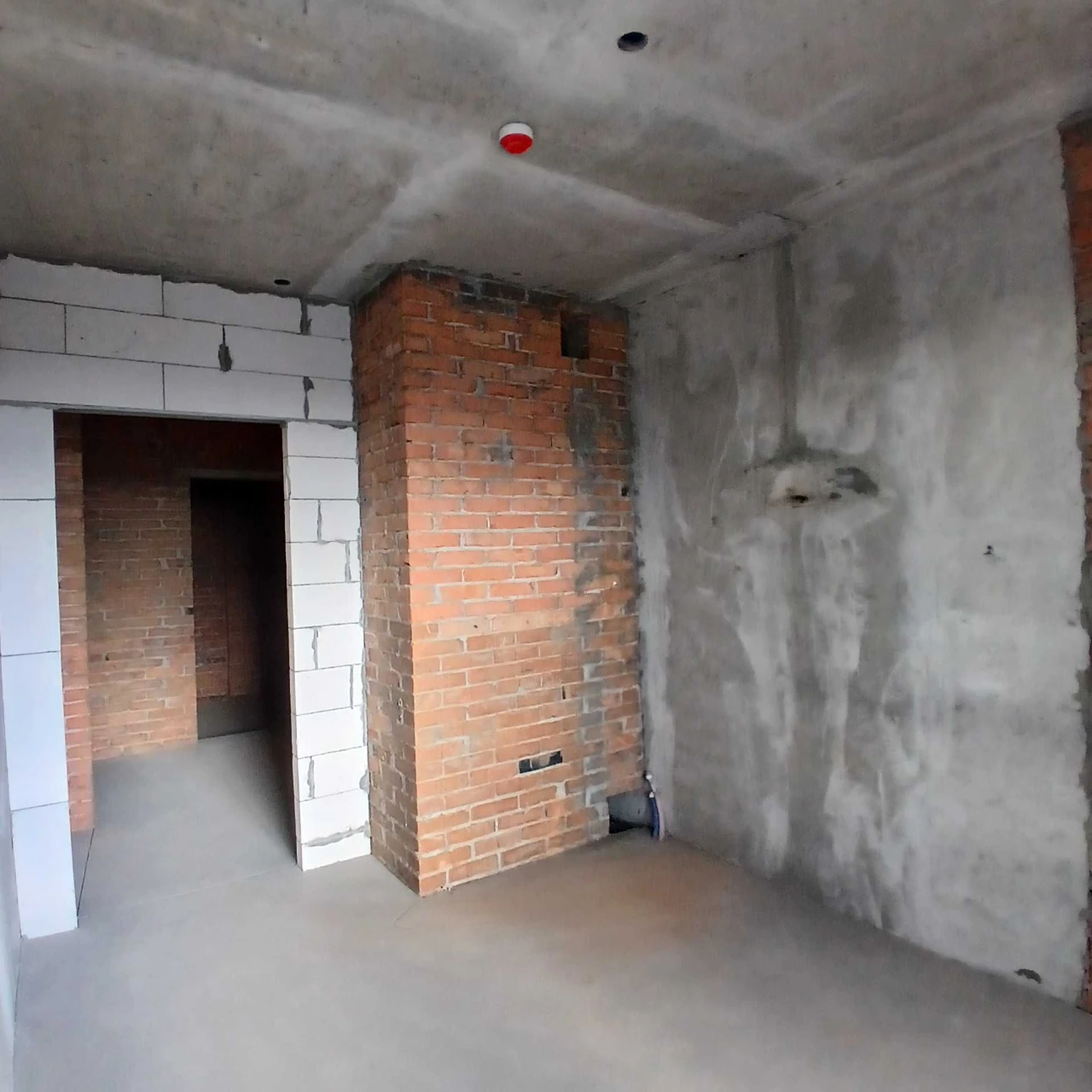 "Madison Gardens" - Spacious 2-bedroom apartment with a great view for sale