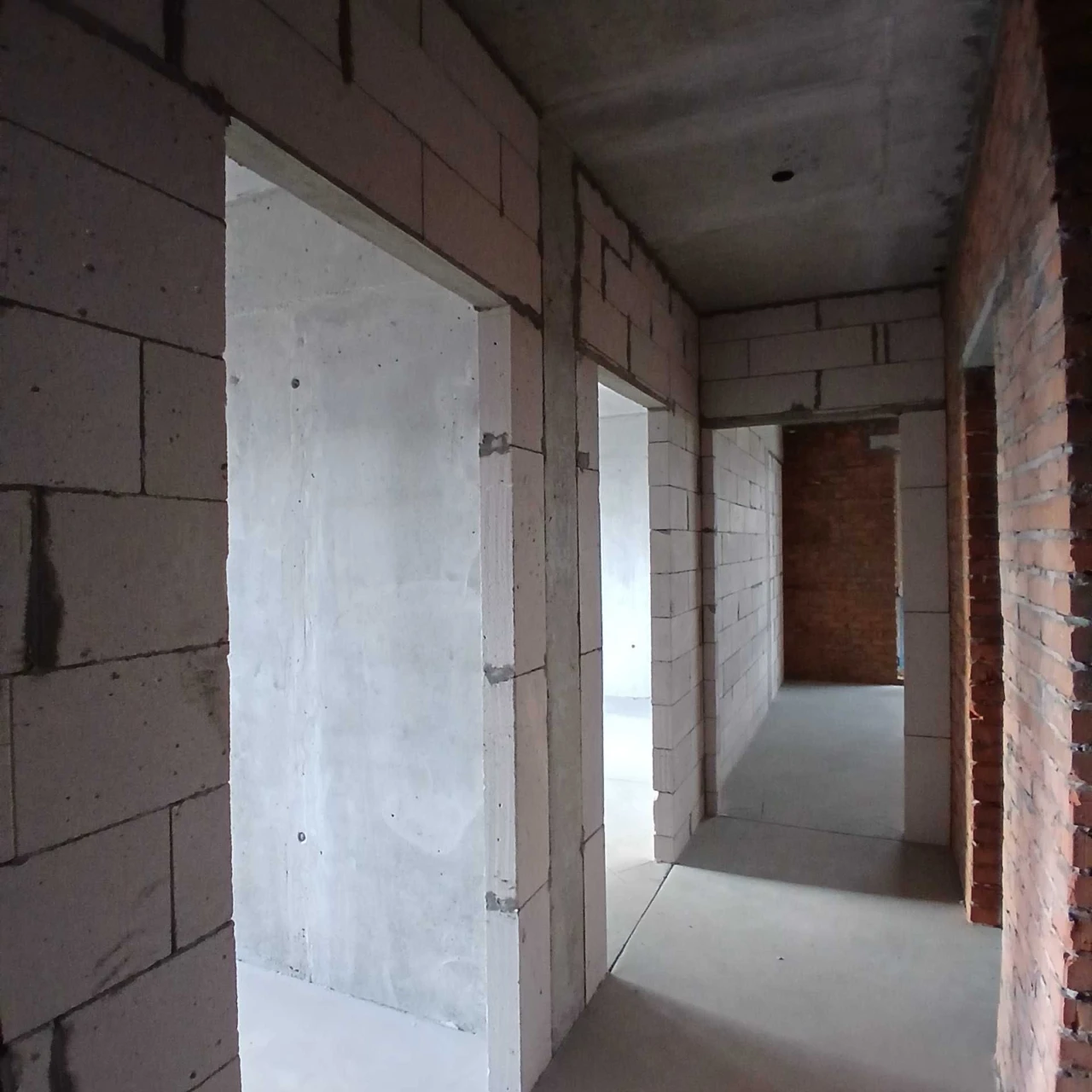 "Madison Gardens" - Spacious 2-bedroom apartment with a great view for sale
