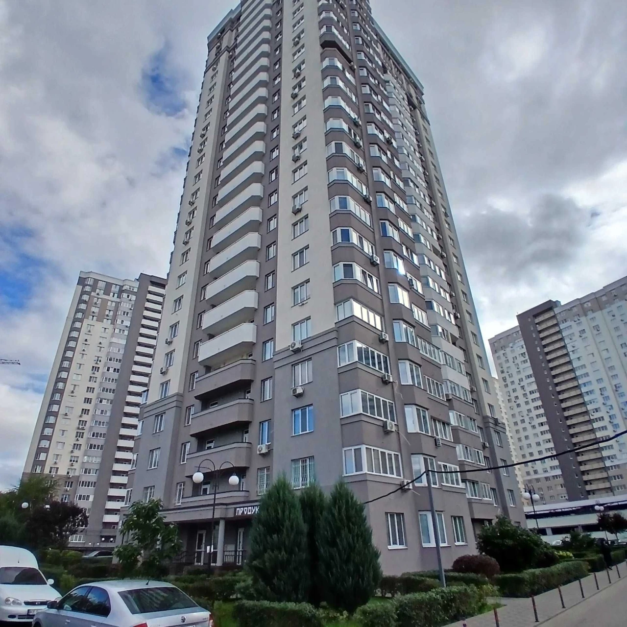 Sell a great view 1-bedroom apartment in the "Lesovy Kvartal" complex