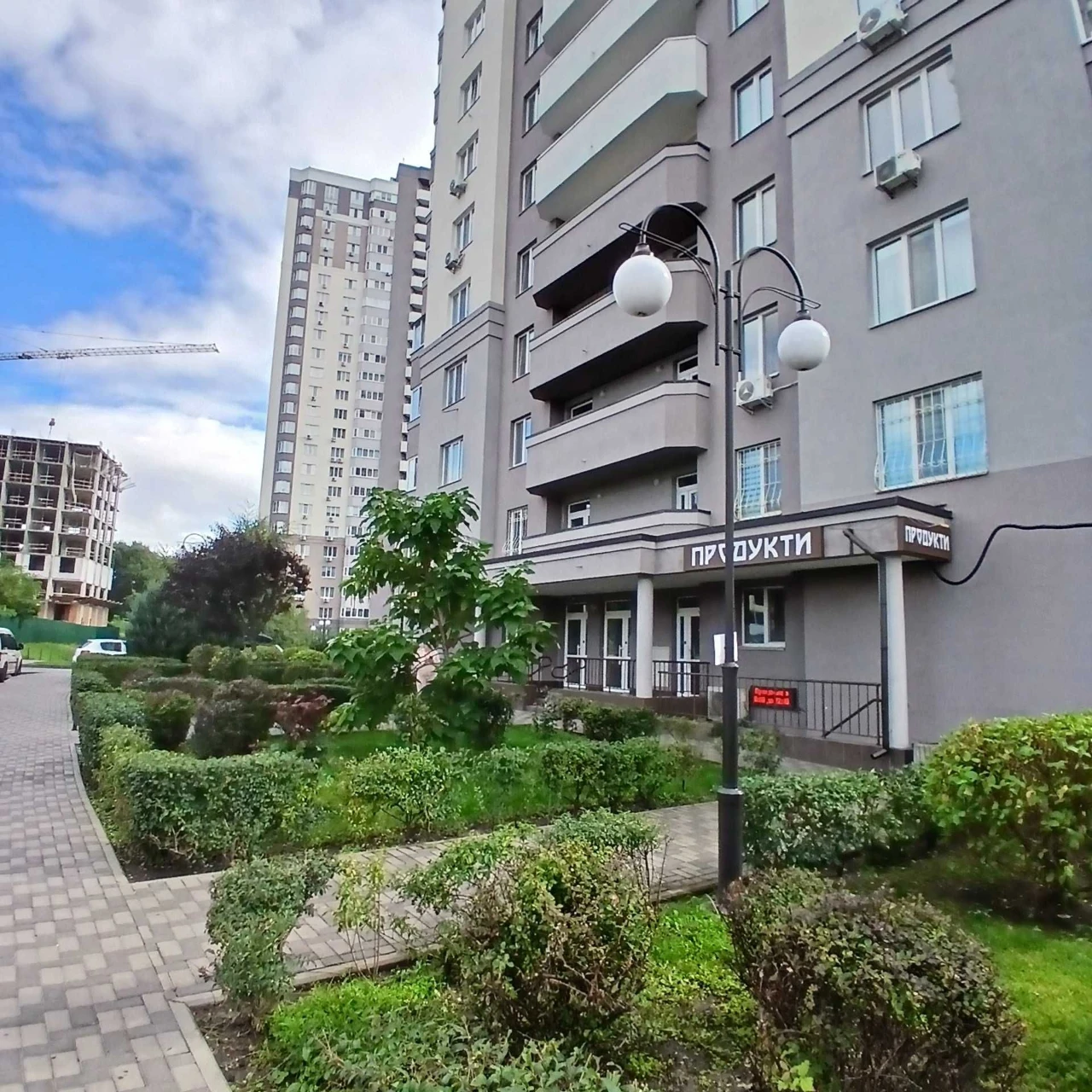 Sell a great view 1-bedroom apartment in the "Lesovy Kvartal" complex