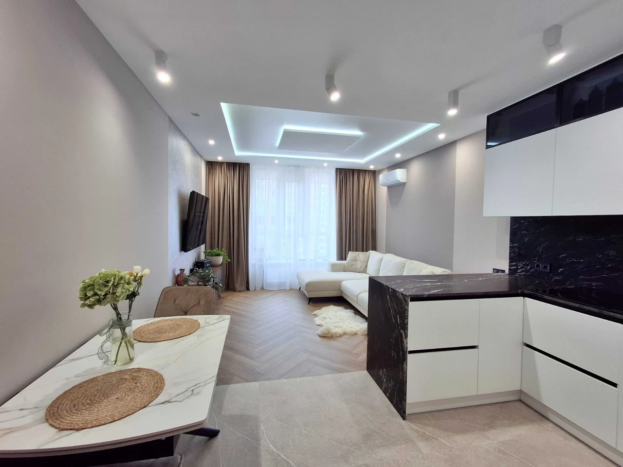 2 room apartment, 83.68/35.2/24.7 sq m, Brovary, Soborna Street, 23. Krona Park 2 residential complex. Floor 10/14.