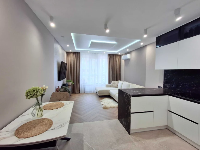 2 кімнатна квартира, 83,68/35,2/24,7 м², Бровари, вул. Соборна, 23. ЖК "Крона Парк 2".