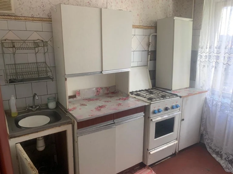 Продається простора 3-х кімнатна квартира в тихому районі мі