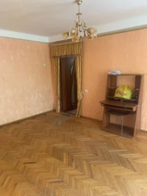 Продається простора 3-х кімнатна квартира в тихому районі мі