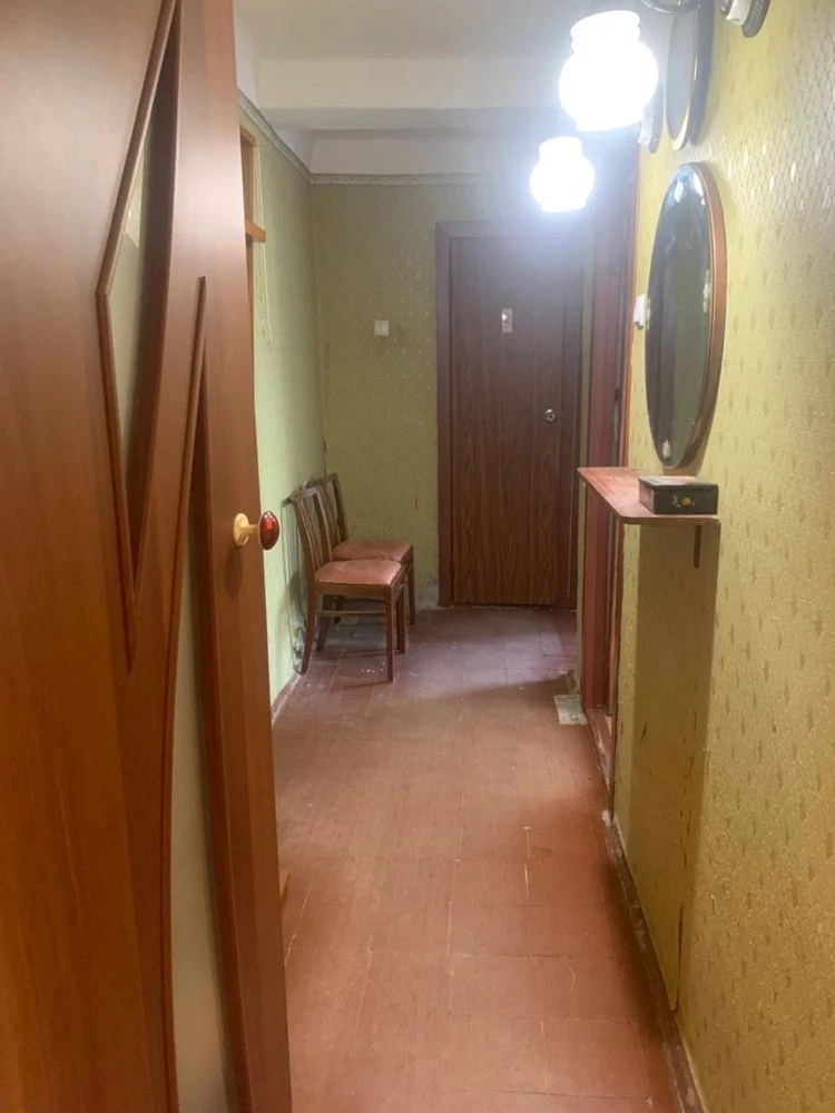 Продається простора 3-х кімнатна квартира в тихому районі мі