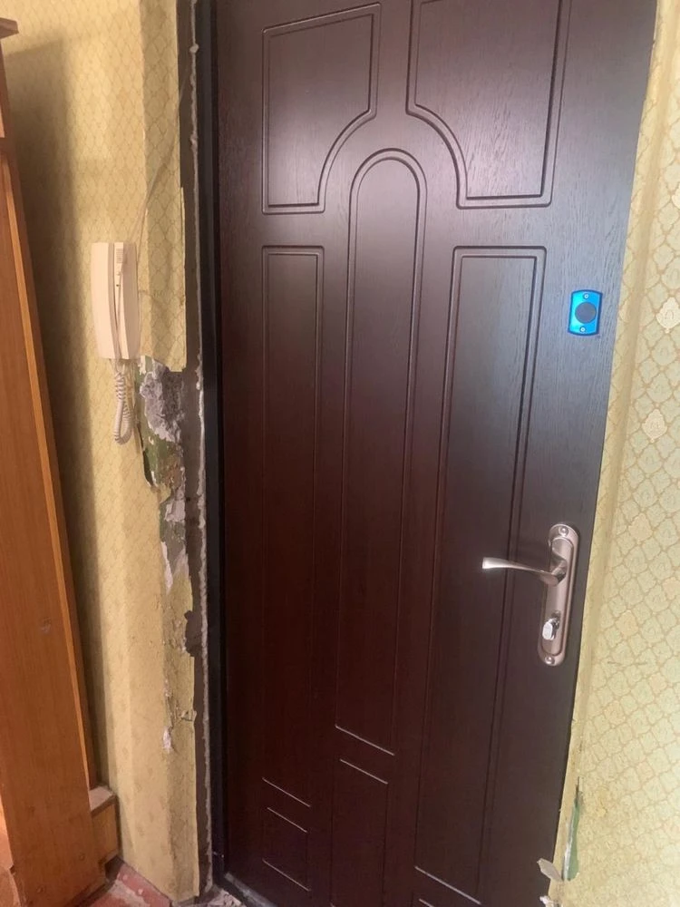 Продається простора 3-х кімнатна квартира в тихому районі мі