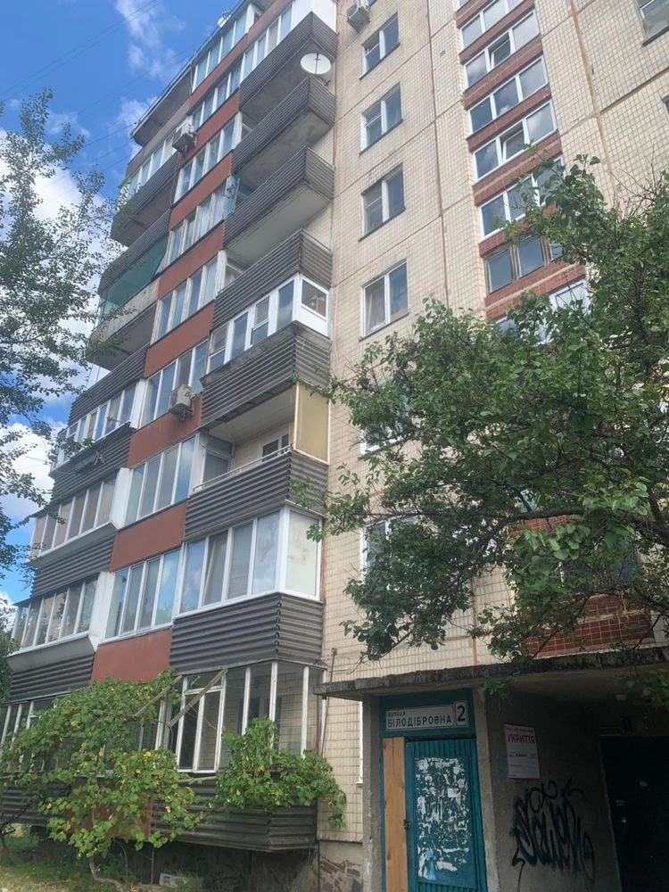 Продається простора 3-х кімнатна квартира в тихому районі мі
