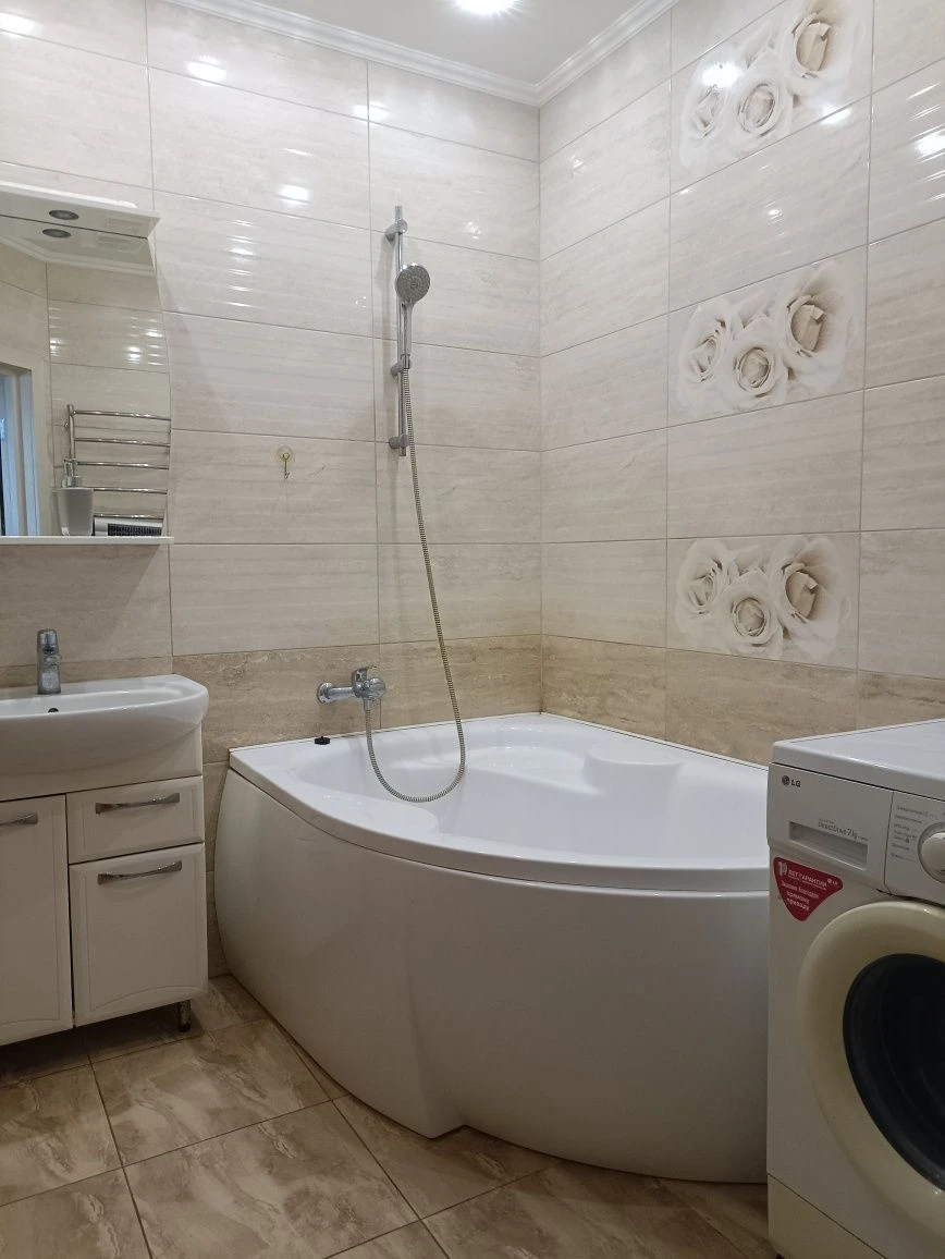 Продам 2-кімнатну квартиру в ЖК "Лісовий квартал", вул. Київська, 245