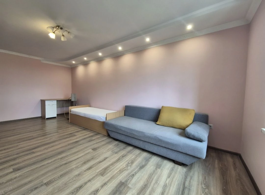 Продаж 2 к квартири вул Петлюри 36