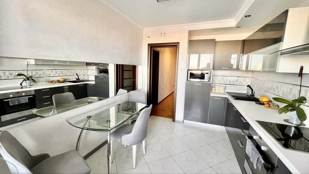 Sale of a 2-bedroom apartment, вул. Москаленка (Krasovsky)