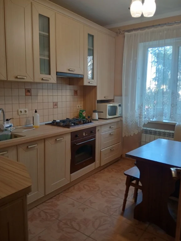 For Sale: 3-room apartment on S. Petlury