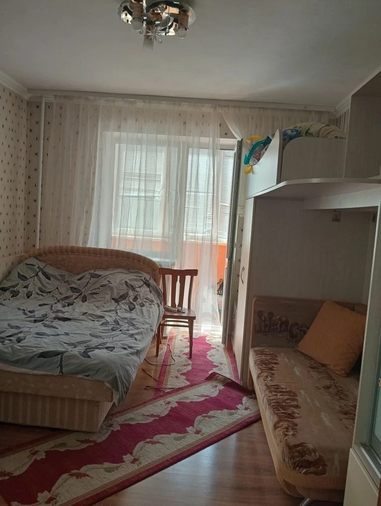 For Sale: 3-room apartment on S. Petlury