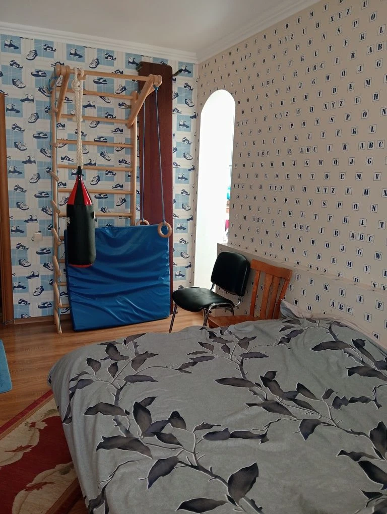 For Sale: 3-room apartment on S. Petlury