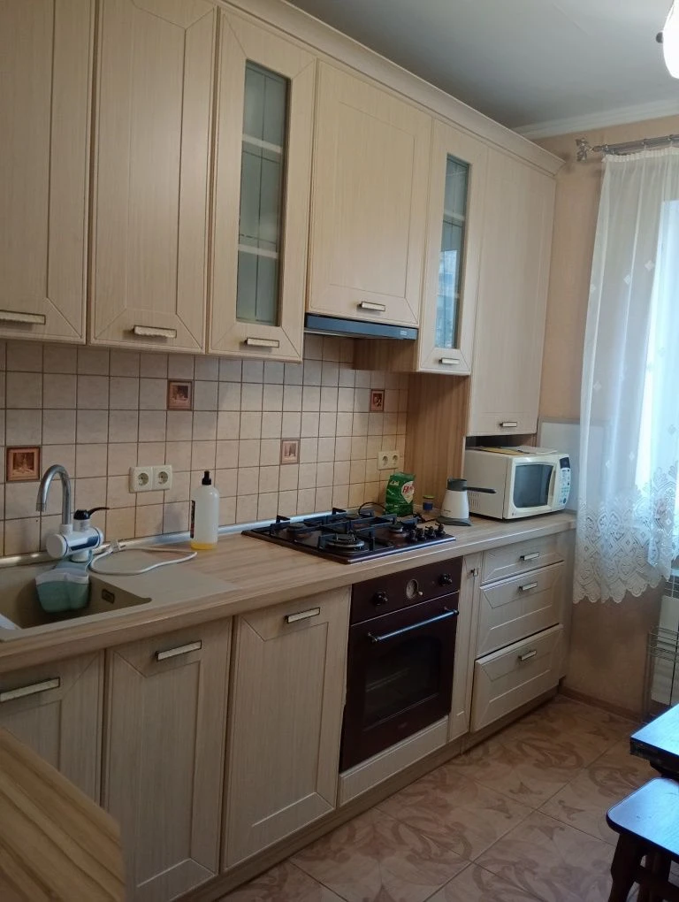For Sale: 3-room apartment on S. Petlury