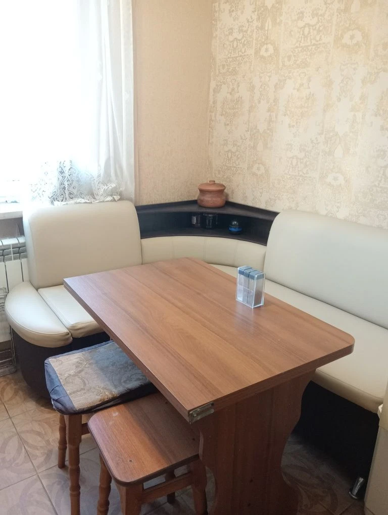 For Sale: 3-room apartment on S. Petlury