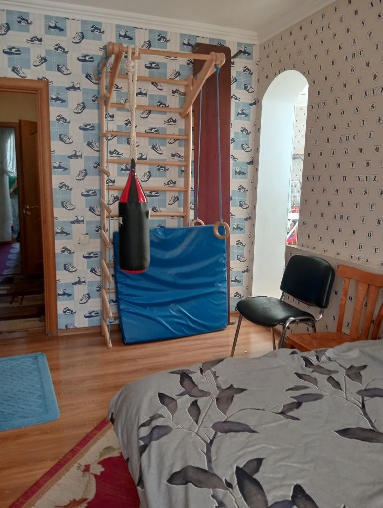 For Sale: 3-room apartment on S. Petlury