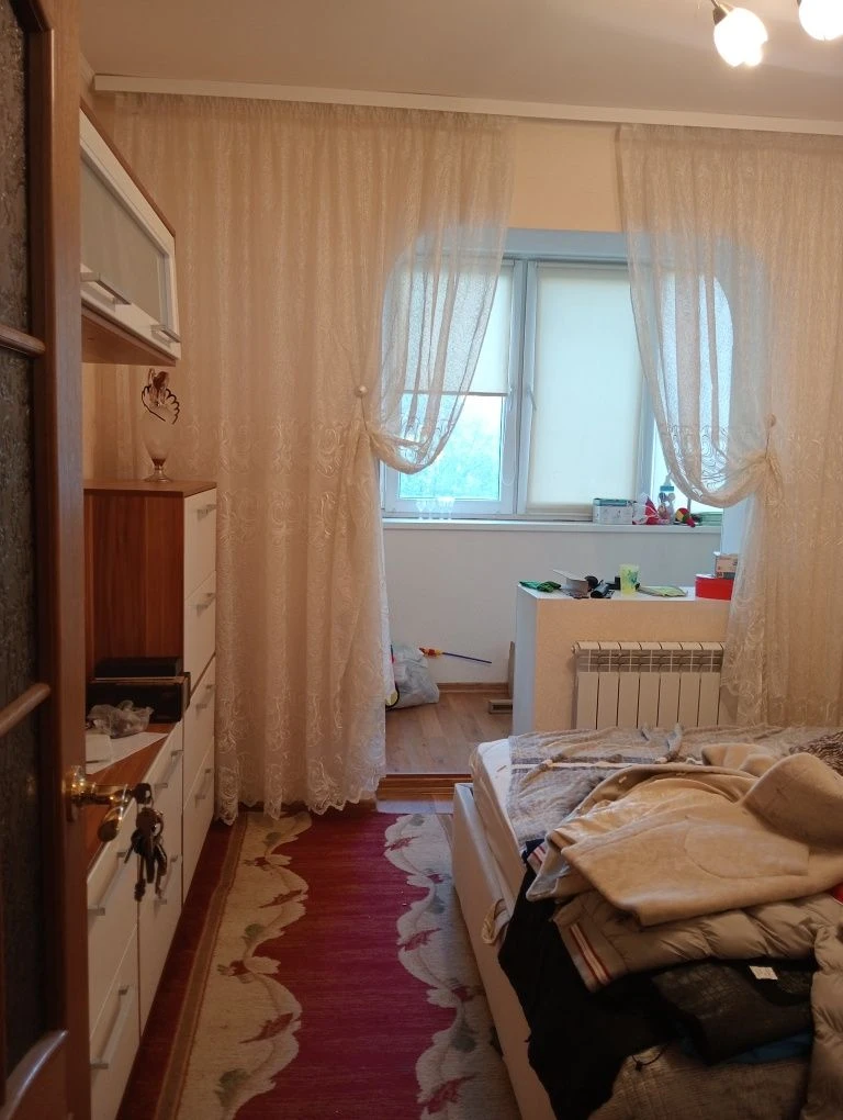 For Sale: 3-room apartment on S. Petlury