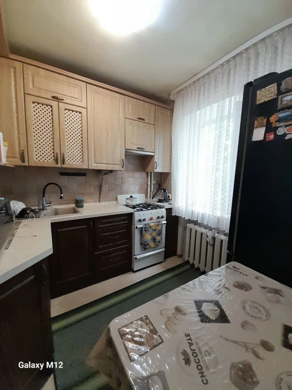 For sale, a good 3-room apartment in the city center on Street