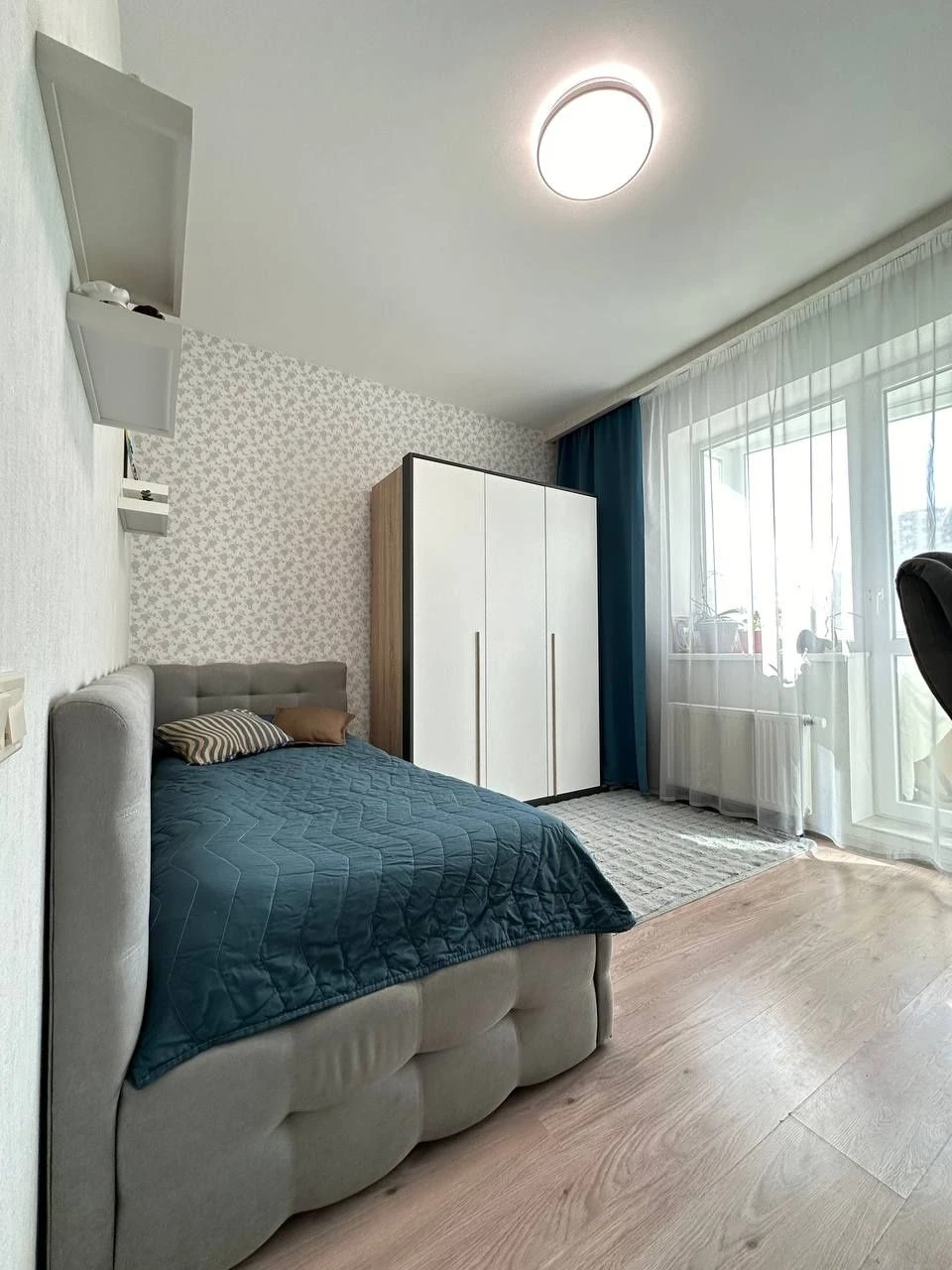 Продам велику 2хккв з дорогим євроремонтом, меблями та техні