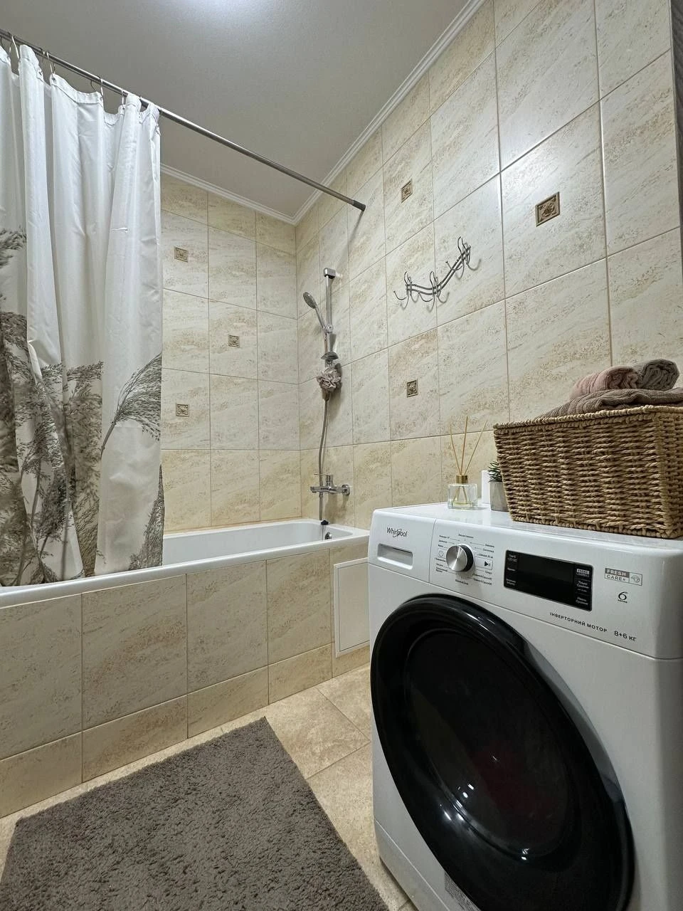Продам велику 2хккв з дорогим євроремонтом, меблями та техні