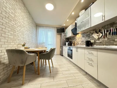 Продам велику 2хккв з дорогим євроремонтом, меблями та техні