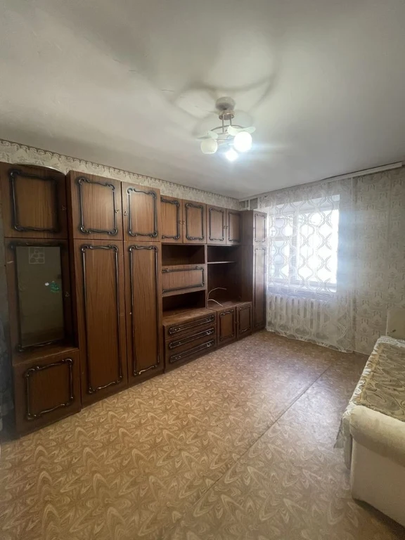 For Sale Cheap‼️ In a well-maintained brick house‼️ Spacious 1 room