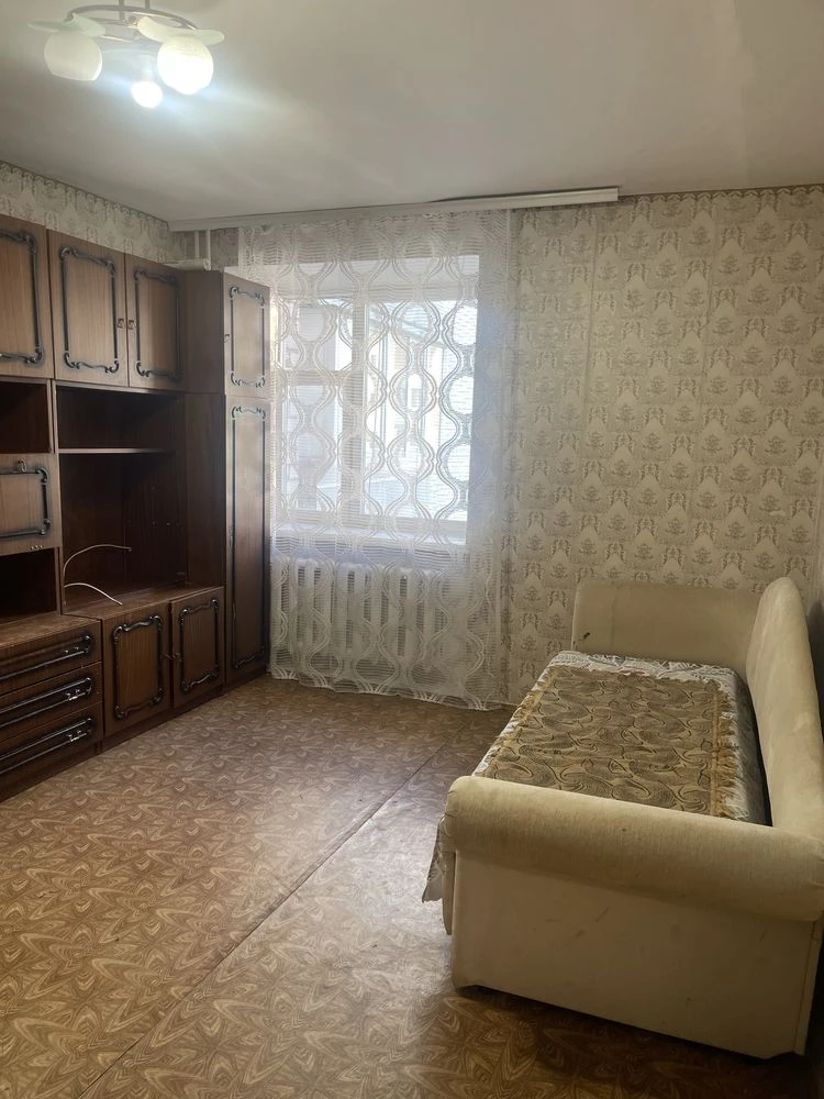 For Sale Cheap‼️ In a well-maintained brick house‼️ Spacious 1 room