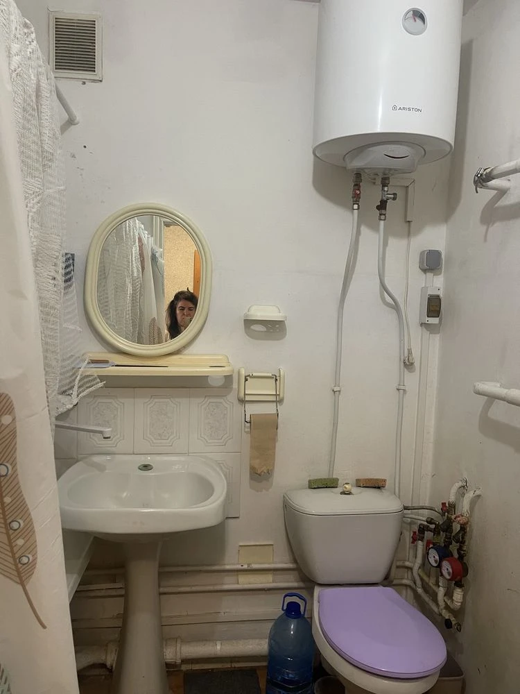 For Sale Cheap‼️ In a well-maintained brick house‼️ Spacious 1 room