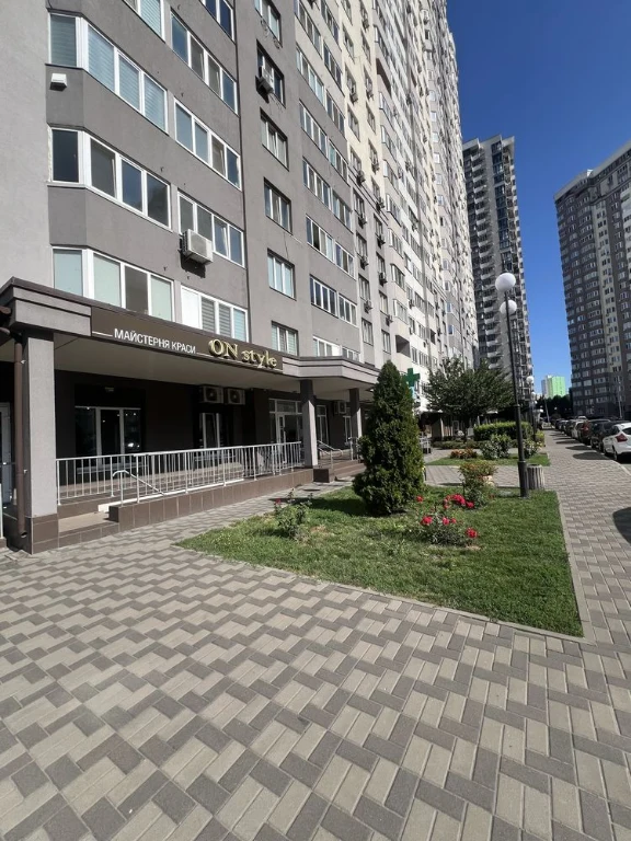Three-room apartment for sale in the "Lesovy Kvartal" residential complex