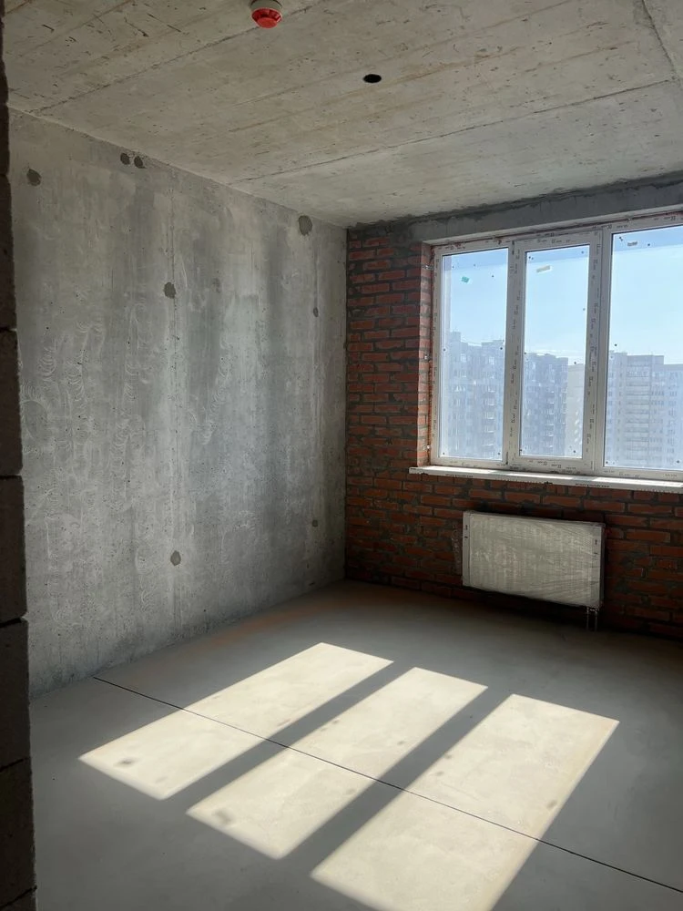 Three-room apartment for sale in the "Lesovy Kvartal" residential complex